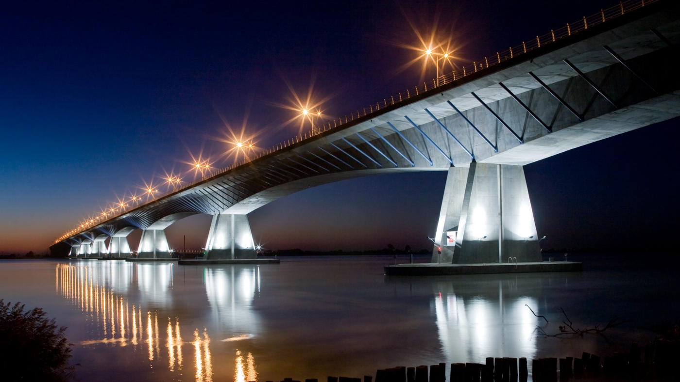 Ponte sobre o rio, ligando territórios