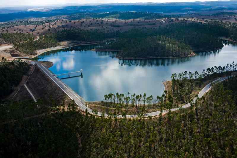 Barragem e infraestrutura hidroelétrica